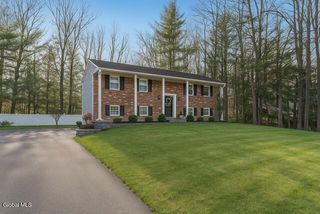3016 Williamsburg Drive, Guilderland, NY 12303
