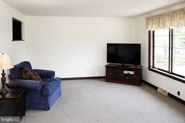 922 MAY RD, Lititz, PA 17543