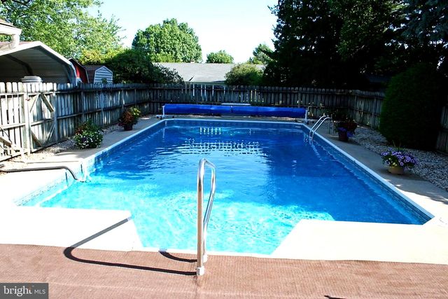 922 MAY RD, Lititz, PA 17543
