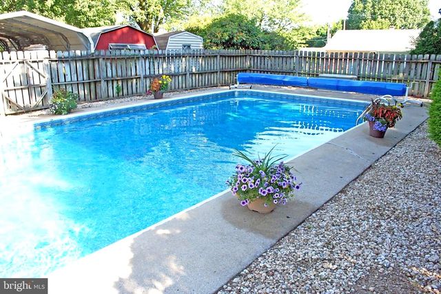 922 MAY RD, Lititz, PA 17543