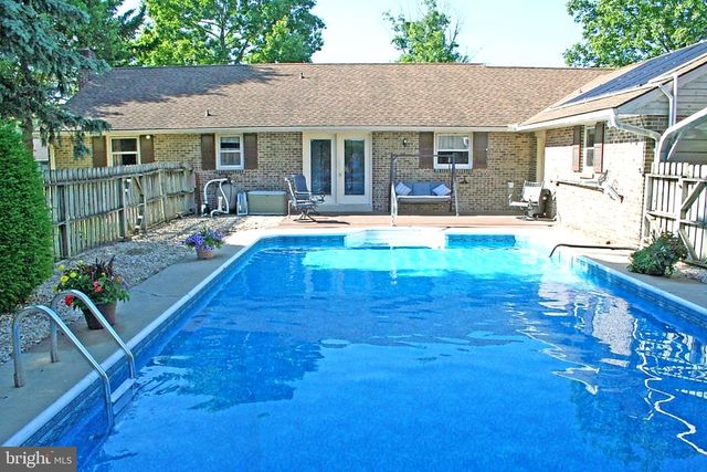 922 MAY RD, Lititz, PA 17543