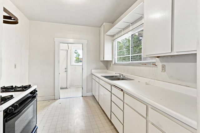 3161 T St, Sacramento, CA 95816
