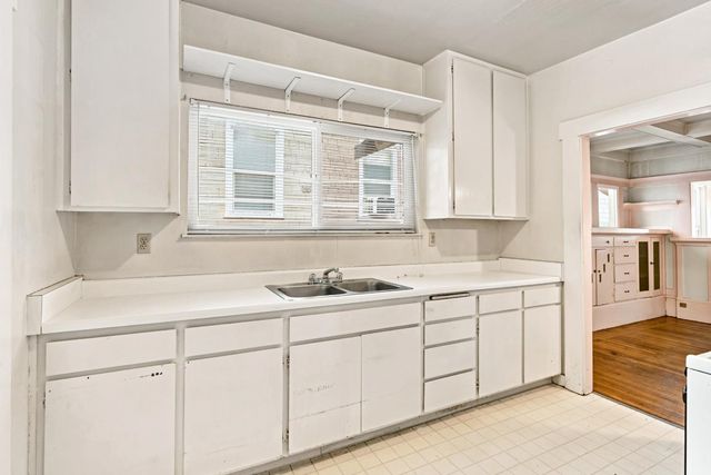 3161 T St, Sacramento, CA 95816