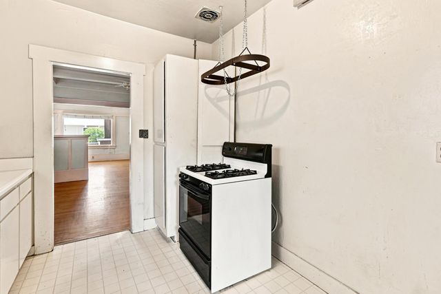3161 T St, Sacramento, CA 95816