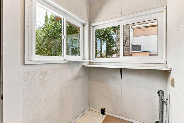 3161 T St, Sacramento, CA 95816