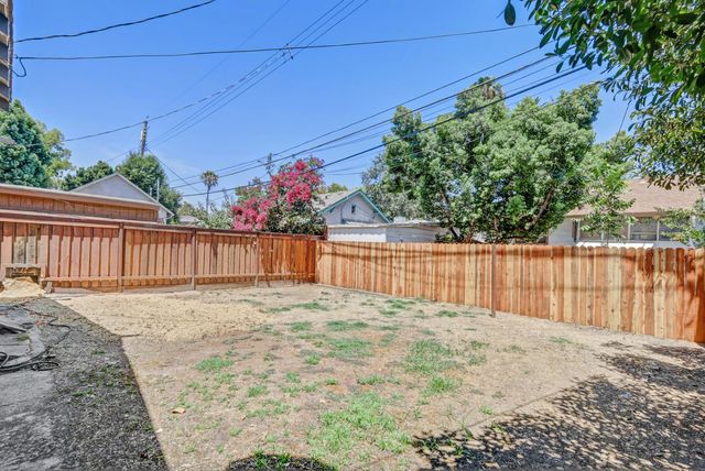 3161 T St, Sacramento, CA 95816