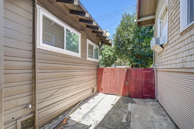 3161 T St, Sacramento, CA 95816