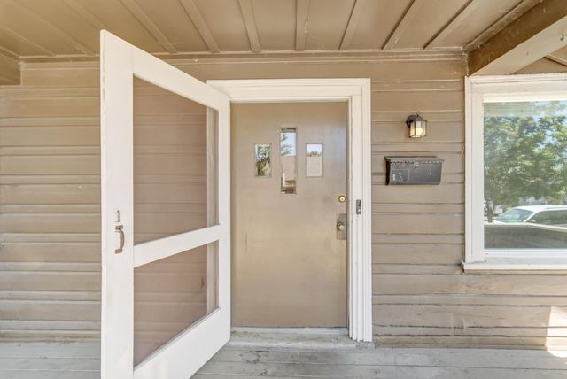3161 T St, Sacramento, CA 95816