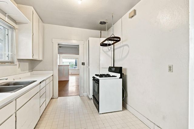 3161 T St, Sacramento, CA 95816