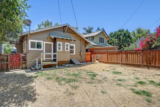 3161 T St, Sacramento, CA 95816