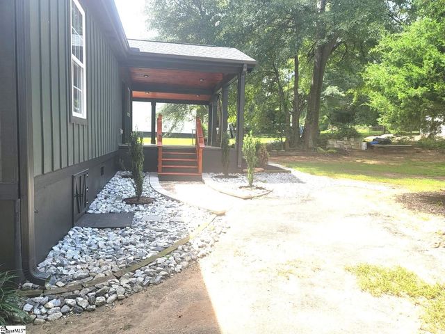 38 Spring Street, Pelzer, SC 29669