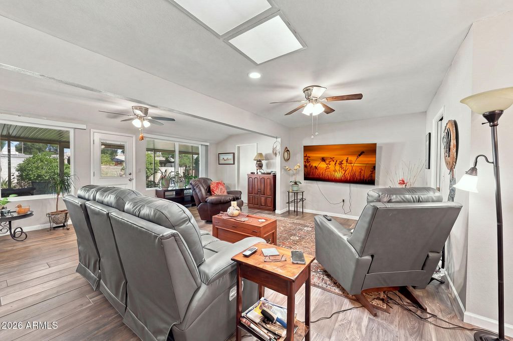 10909 W ROUNDELAY Circle, Sun City, AZ 85351 — photo 2