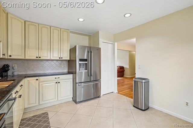 7132 Clements, West Bloomfield, MI 48322