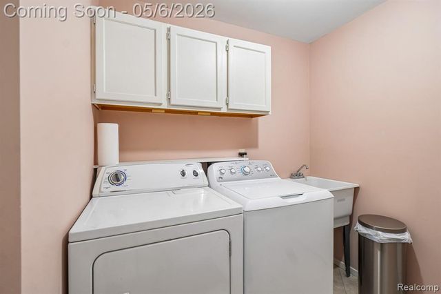7132 Clements, West Bloomfield, MI 48322