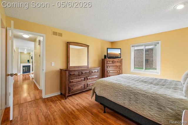 7132 Clements, West Bloomfield, MI 48322