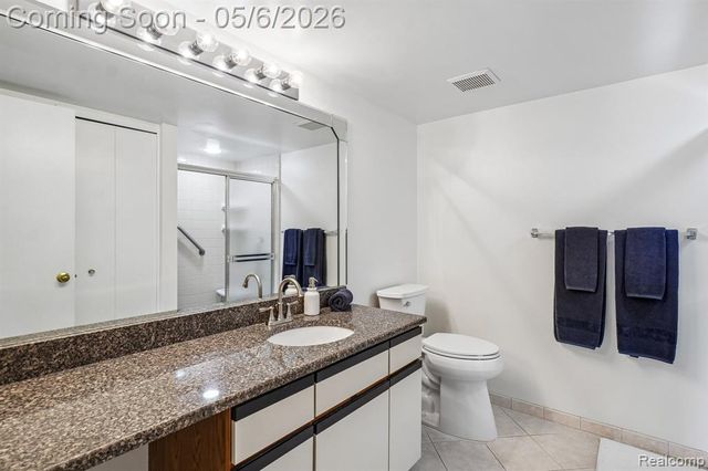 7132 Clements, West Bloomfield, MI 48322
