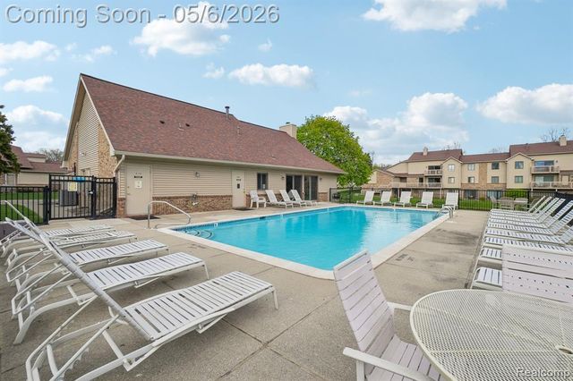 7132 Clements, West Bloomfield, MI 48322