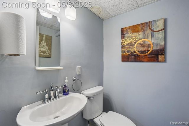 7132 Clements, West Bloomfield, MI 48322