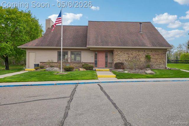 7132 Clements, West Bloomfield, MI 48322