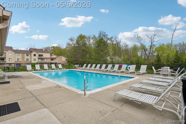 7132 Clements, West Bloomfield, MI 48322