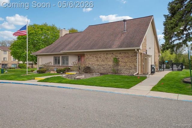7132 Clements, West Bloomfield, MI 48322
