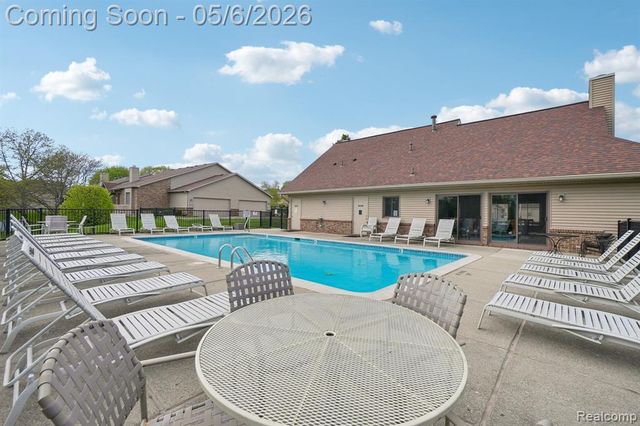 7132 Clements, West Bloomfield, MI 48322