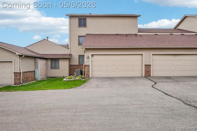 7132 Clements, West Bloomfield, MI 48322