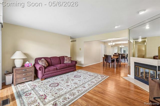 7132 Clements, West Bloomfield, MI 48322
