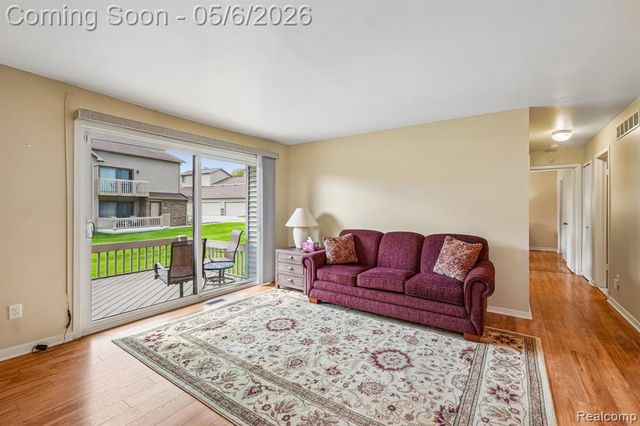 7132 Clements, West Bloomfield, MI 48322
