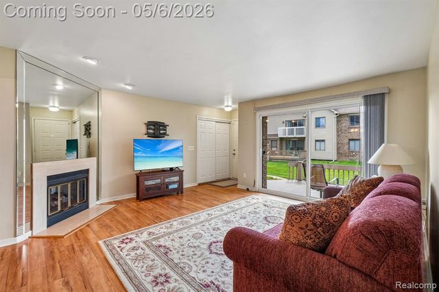 7132 Clements, West Bloomfield, MI 48322
