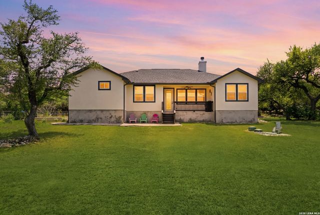 624 Juniper Ct, Fischer, TX 78623