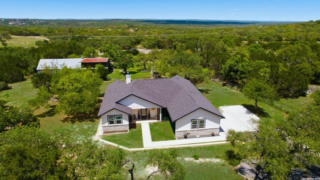 624 Juniper Ct, Fischer, TX 78623