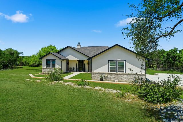 624 Juniper Ct, Fischer, TX 78623