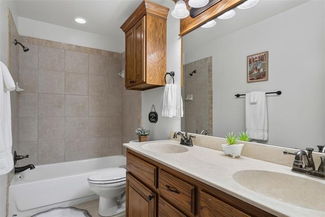 4209 Scissortail Drive, Yukon, OK 73099