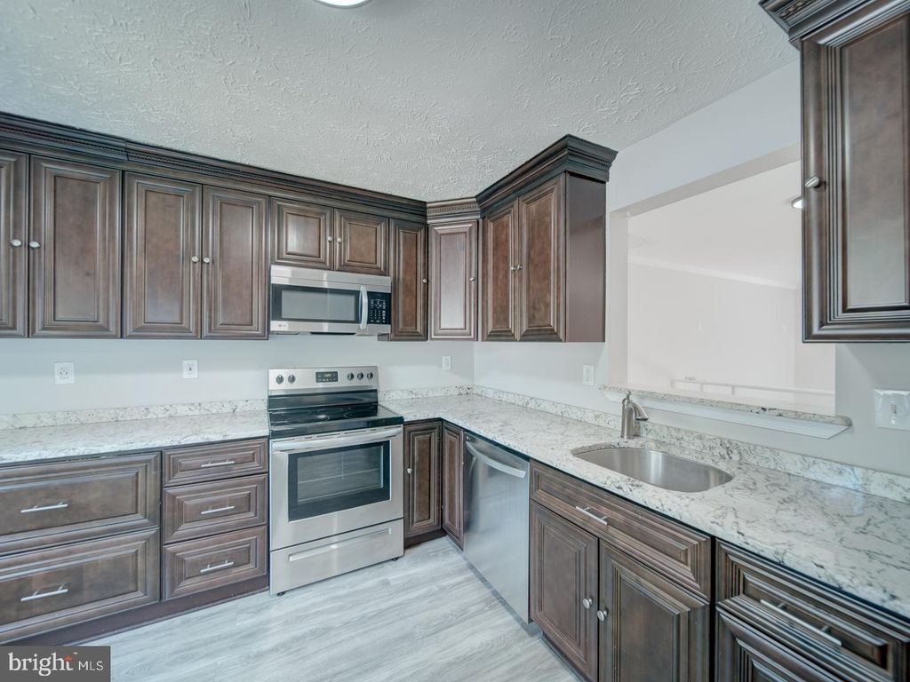 Image 17 of property listing at 24 KEEPSAKE PL, Waldorf, MD 20602