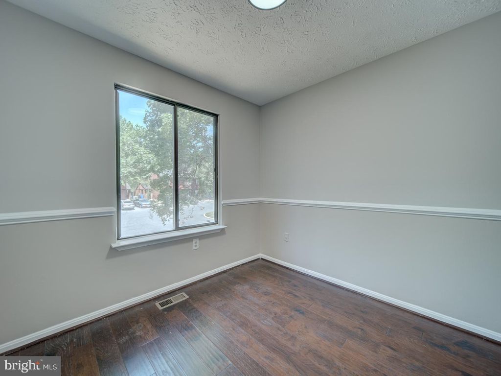 Image 25 of property listing at 24 KEEPSAKE PL, Waldorf, MD 20602