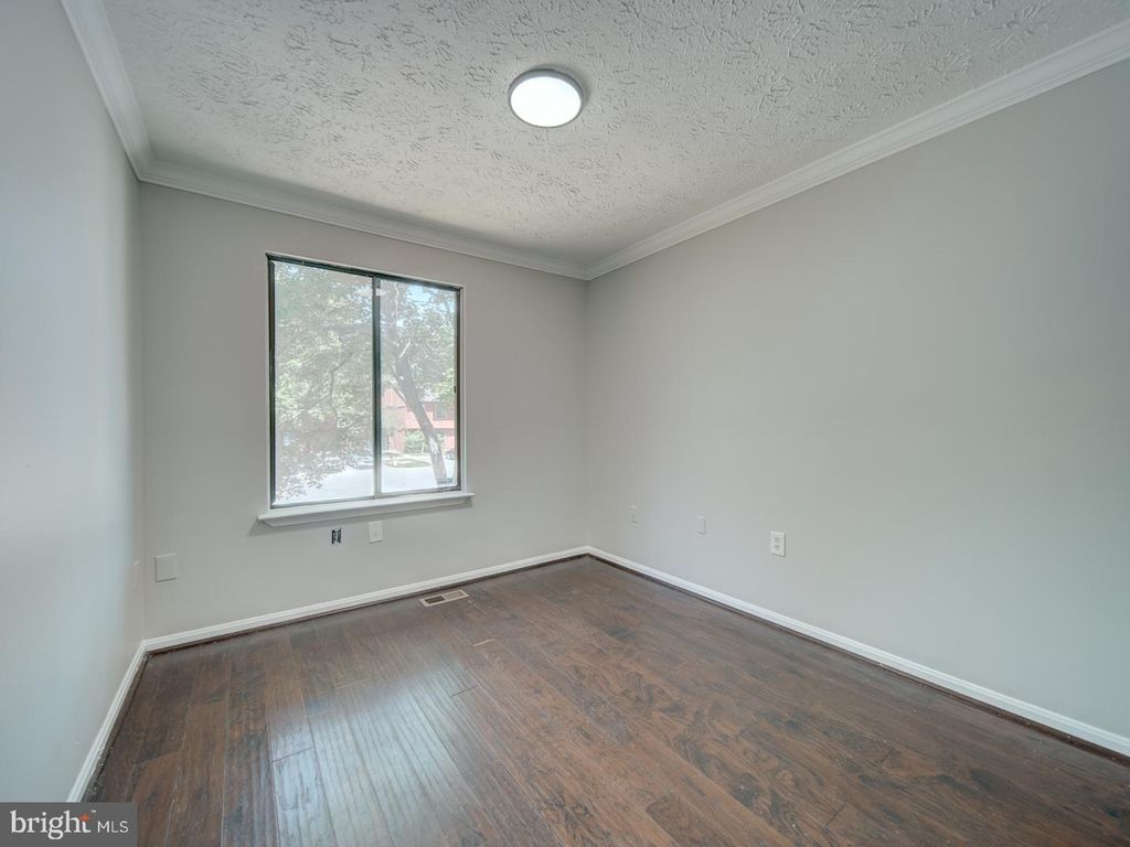 Image 28 of property listing at 24 KEEPSAKE PL, Waldorf, MD 20602