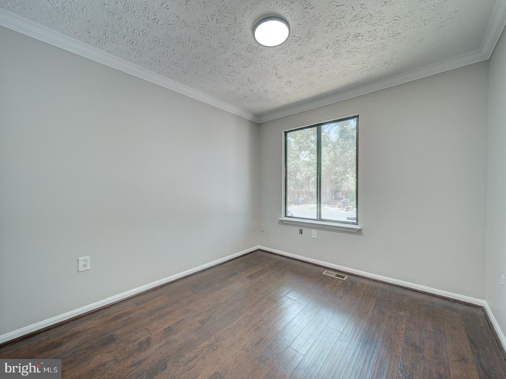 Image 29 of property listing at 24 KEEPSAKE PL, Waldorf, MD 20602