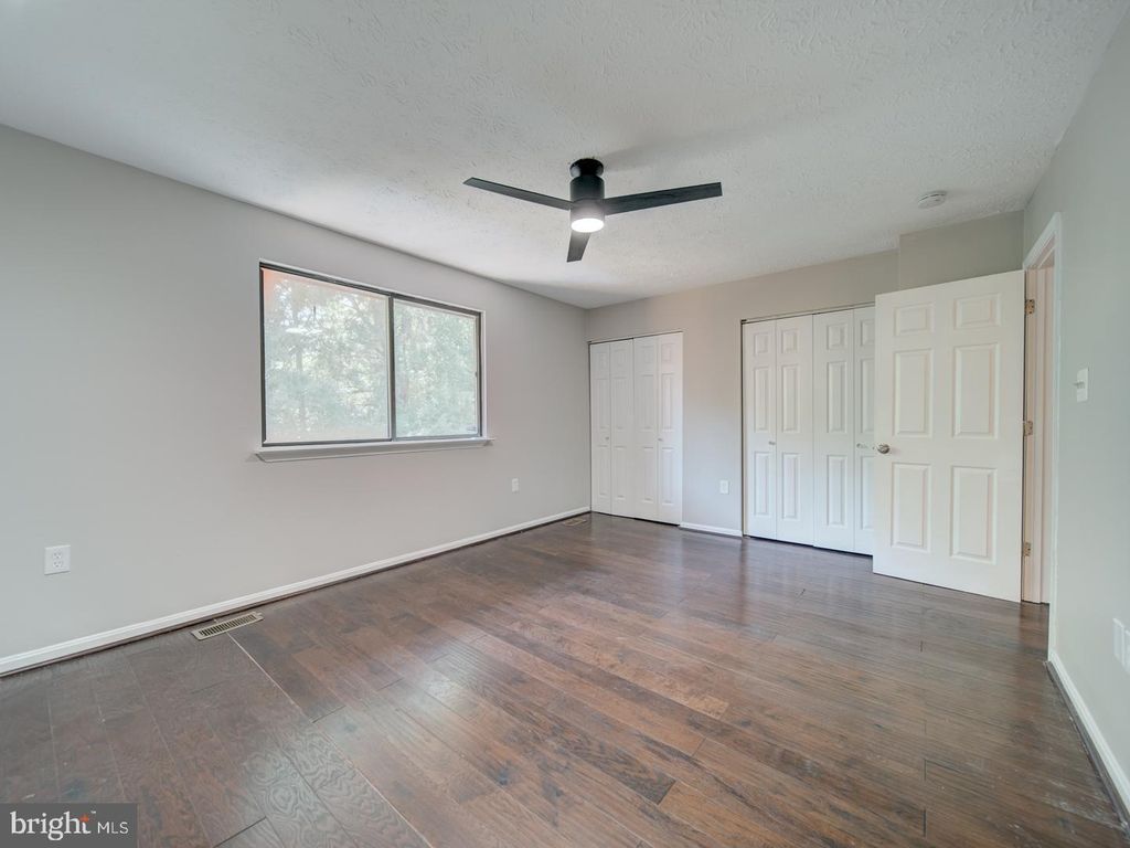 Image 34 of property listing at 24 KEEPSAKE PL, Waldorf, MD 20602