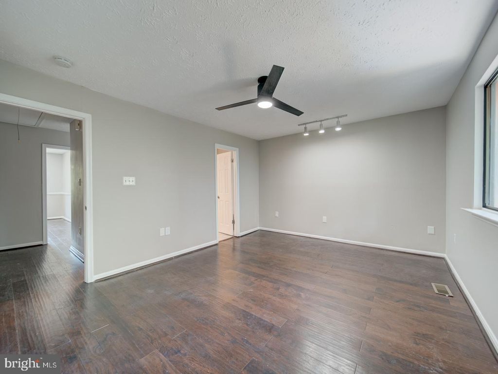 Image 36 of property listing at 24 KEEPSAKE PL, Waldorf, MD 20602