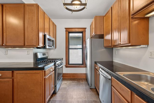 1253 Selby Avenue, Saint Paul, MN 55104
