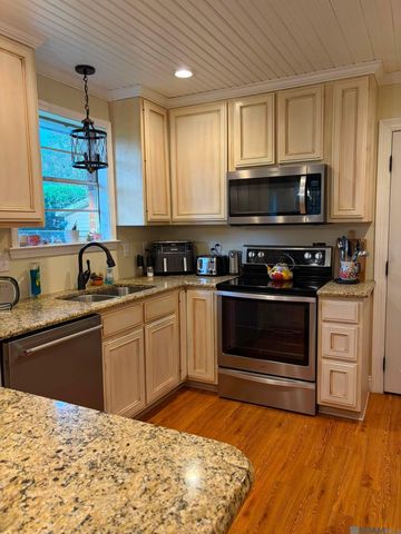 935 Montgomery Ave, Denham Springs, LA 70726