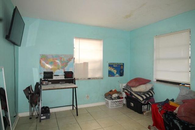 5702 Briarwood Street, Mangonia Park, FL 33407