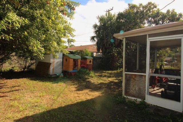 5702 Briarwood Street, Mangonia Park, FL 33407