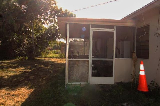 5702 Briarwood Street, Mangonia Park, FL 33407