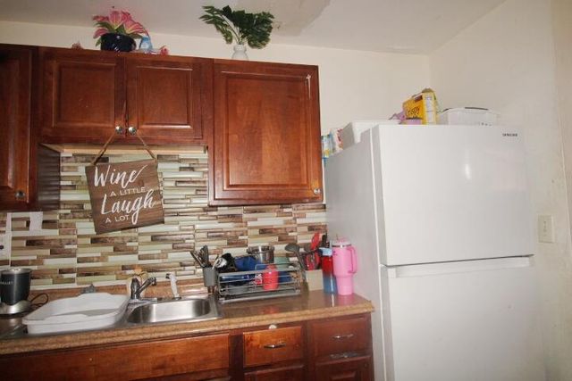 5702 Briarwood Street, Mangonia Park, FL 33407