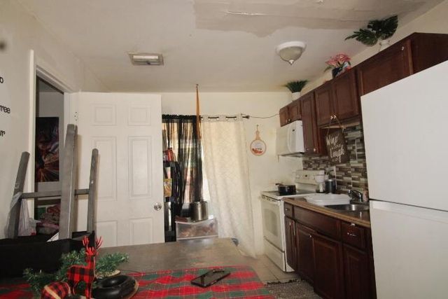 5702 Briarwood Street, Mangonia Park, FL 33407