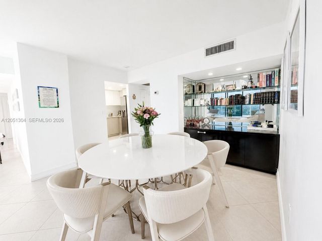 20505 E Country Club Drive 537, Aventura, FL 33180
