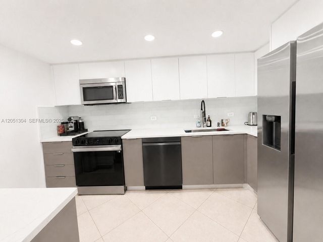 20505 E Country Club Drive 537, Aventura, FL 33180