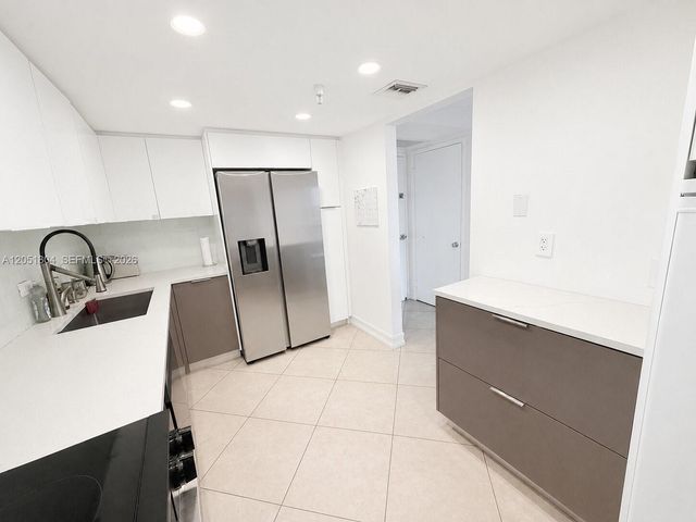 20505 E Country Club Drive 537, Aventura, FL 33180